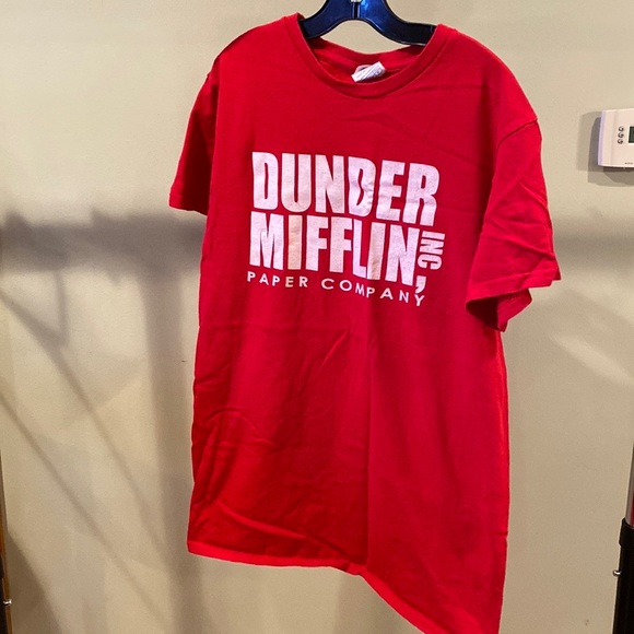 Dunder Mifflin Red Tee Shirt Adult Small
Lightly worn - Picture 1 of 2